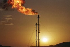 النفط يقفز إلى 63 دولارا مع تقليص استثمارات شركات الطاقة