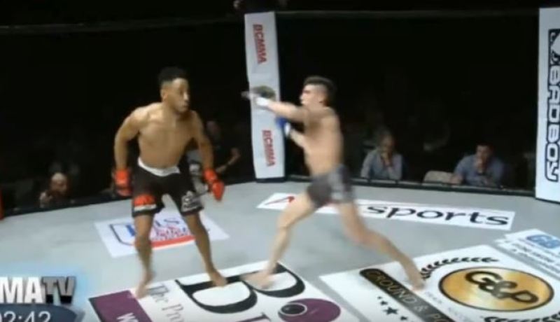 بالفيديو.. هذا ما حصل لمصارع استهزأ بخصمه