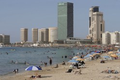 مقتل 5 أشخاص إثر سقوط قذيفة على شاطئ في طرابلس