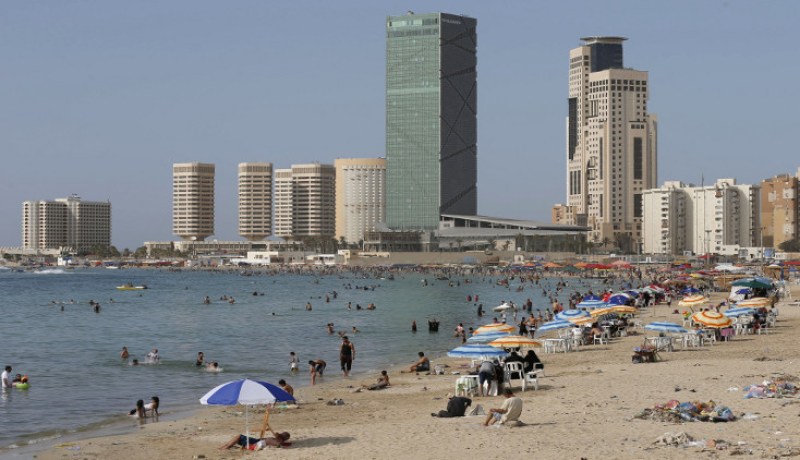 مقتل 5 أشخاص إثر سقوط قذيفة على شاطئ في طرابلس