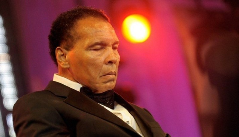 محمد علي كلاي يخرج من المستشفى