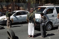 مظاهرات تطالب بتنحي الرئيس والحوثيون يختطفون قبليين في صنعاء