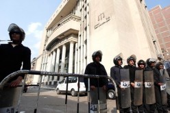 حبس ضابطين بتهمة قتل محام في القاهرة