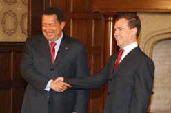 ميدفيديف وتشافيز يؤكدان ضرورة إيجاد تسوية سياسية للنزاع في ليبيا