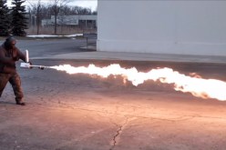 بالفيديو قاذفة لهب بمدى 7 أمتار للاستخدام المنزلي في الولايات المتحدة