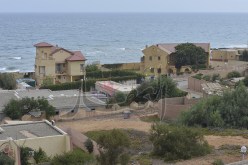 مسبوق قضائيا يعبث بممتلكات إقامة الدولة