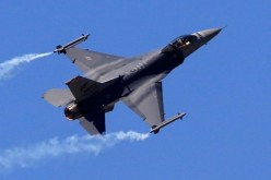 أوباما يرفع الحظر عن تسليم طائرات إف 16 لمصر