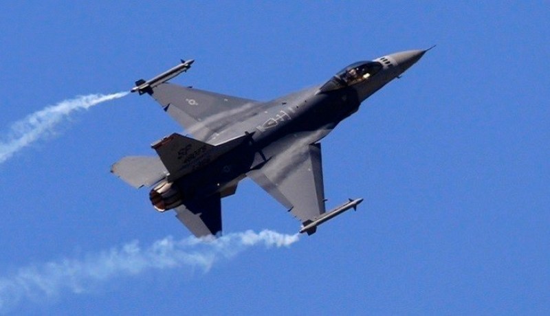 أوباما يرفع الحظر عن تسليم طائرات إف 16 لمصر