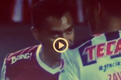 بالفيديو لاعب  يقتدي بسواريز ويمارس العض في كرة القدم