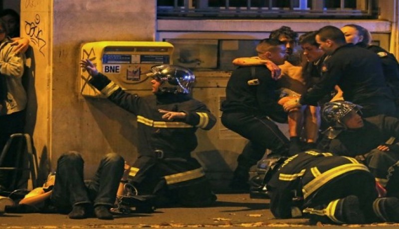 فرنسا تلقى القبض على رجلين وامرأة في قضية هجمات باريس