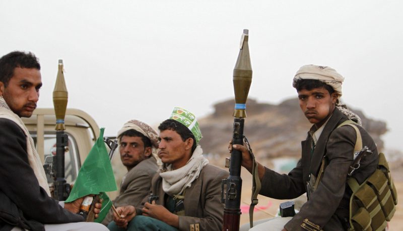 ميليشيا الحوثي تقصف منازل المواطنين وتختطف 20 شخصا في وسط اليمن