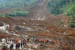 مقتل 3 أشخاص إثر إنهيار أرضي في أندونسيا