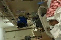 شاهد بالفيديو مؤذن سعودي يقوم بفعل غريب ومؤثر جداً وهو على فراش الموت