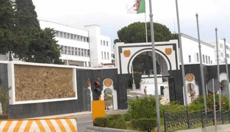 متقاعدو العسكر ضد الفتنة