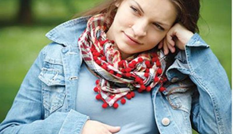 على المرأة الحامل التحدث مع جنينها