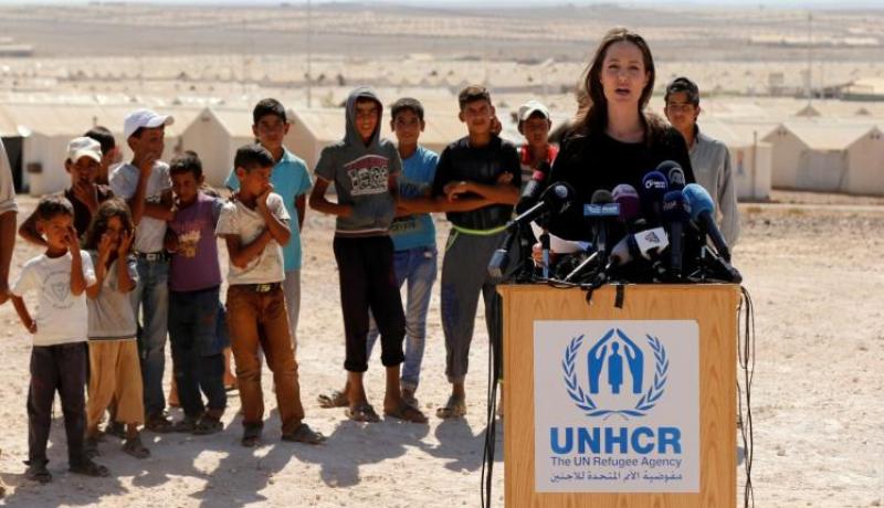 أنجلينا جولي تفاجئ اللاجئين السوريين في الأردن وتوجّه رسالة إلى قادة العالم