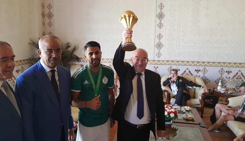 وزير الداخلية يثني على آداء المنتخب الوطني