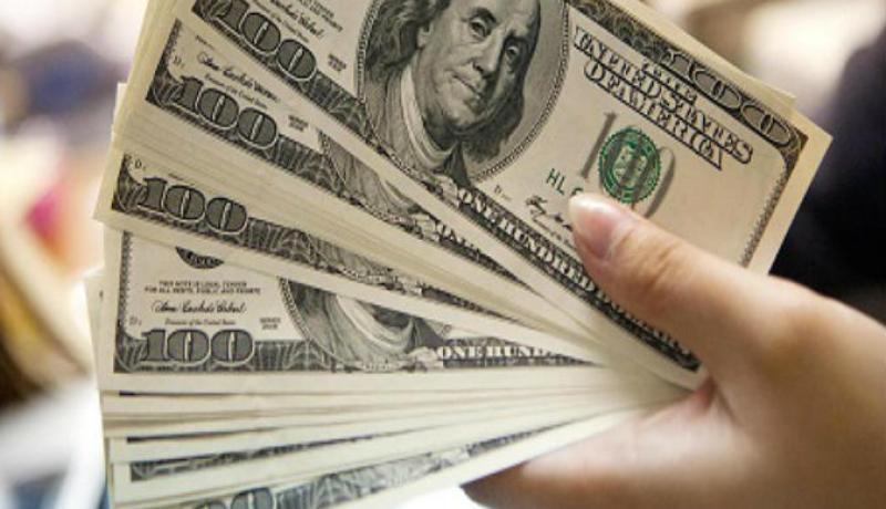 تراجع  الدولار بفعل بيانات الوظائف الأمريكية