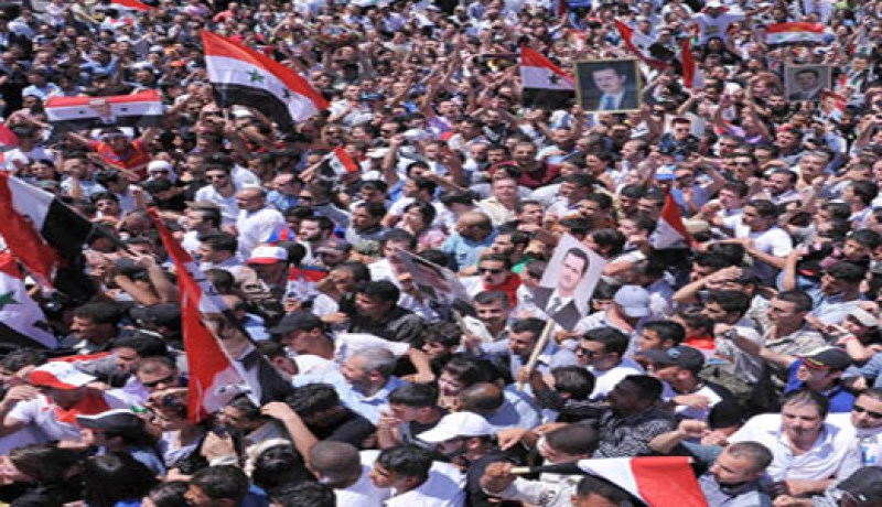 انصار الاسد بحتشدون بالمئات للتعبير عن عرفانهم تجاه موسكو وبكين