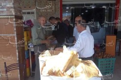 بالصور.. مطعم فاخر يقدم وجبات مجانية لشباب متطوعين في حملة نظافة بغرداية