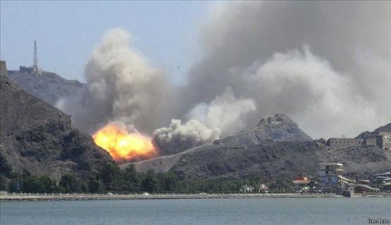 التحالف  يستهدف معسكرا ومخزنا لأسلحة الحوثيين في  صنعاء