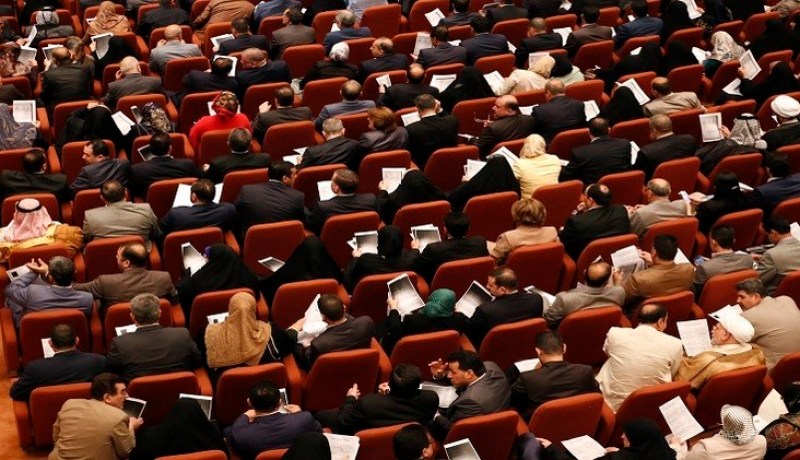 اشتباك بالأيدي تحت قبة البرلمان العراقي