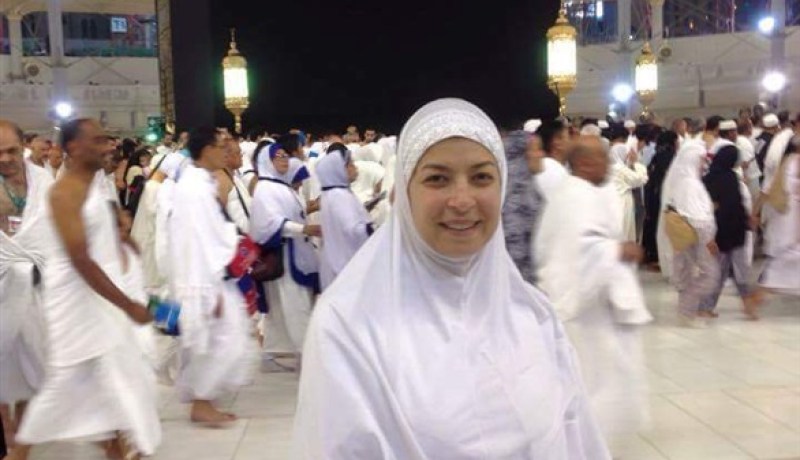 شاهد بالصور منال سلامة تؤدي مناسك العمرة