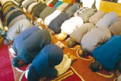 أئمة مساجد الجزائر يدعون الى الهدوء و يبرزون نعمة الأمن