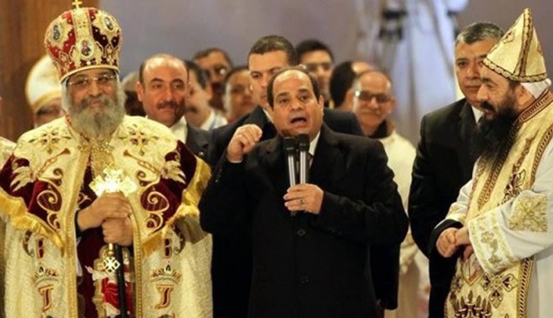 السيسي يعتذر للمسيحيين عما لحق بالكنائس من حرائق
