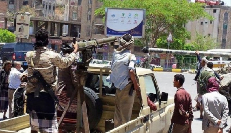 تواصل الإشتباكات بين المقاومة الشعبية ومسلحي الحوثي بتعز