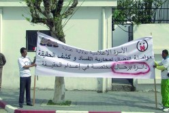 صحافيون يحتجون أمام مقر ولاية عنابة