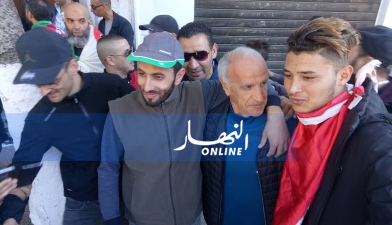 عليق يشارك في الحراك الشعبي ضد تأجيل الإنتخابات