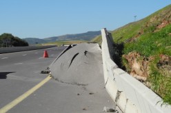 تشقق أرضية الطريق السيار وتشكل هضبة خطيرة بسيدي بلعباس