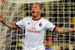 بالفيديو  هدف خيالي بقدم الفرنسي ميكسيس في ديربي ميلانو