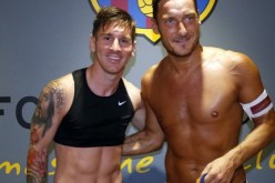 بالفيديوالساحر ميسي والأسطورة توتي يبهران عشاق الكرة