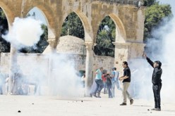 مستوطنون يجددون اقتحامهم للمسجد الأقصى في حراسة من قوات الاحتلال الإسرائيلي
