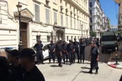 تعزيزات أمنية مشددة أمام محكمة سيدي امحمد في انتظار وصول أويحيى وسلال ومسؤولين كبار