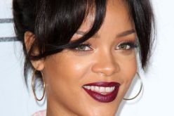 بالصور ريهانا تثير الجدل بإطلالتها الغريبة