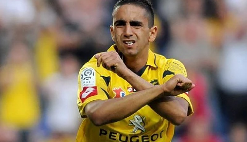 رياض بودبوز احسن لاعب للنادي لموسم 2011- 2012 في فرنسا