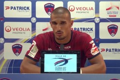 اخترت الجزائر منذ سنتين ولا أريد منافسة مهاجمي الخضر وإنما التعلّم منهم