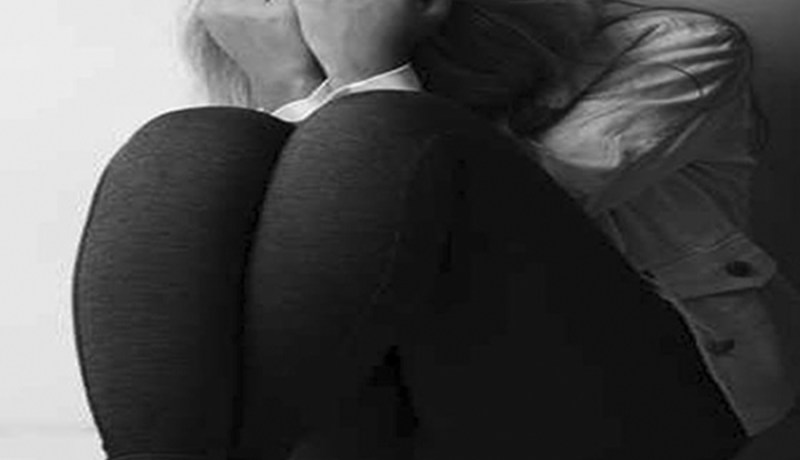 عنّفني زوجي بأقوى اللكمات وأبشع الكلمات وتدفعني أمي إلى الحرام