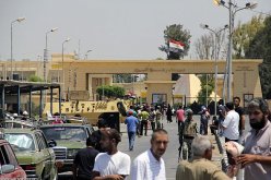 مغادرة العشرات من الحالات الإنسانية قطاع غزة عند فتح معبر رفح