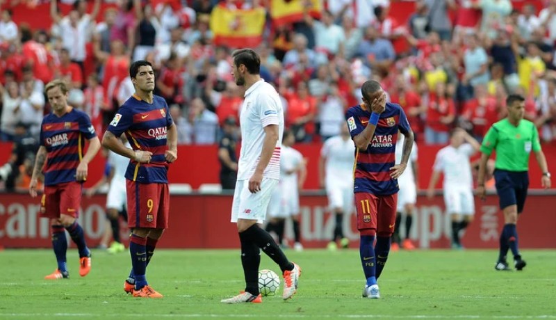 إشبيلية يذيق برشلونة الهزيمة الثانية في الليغا