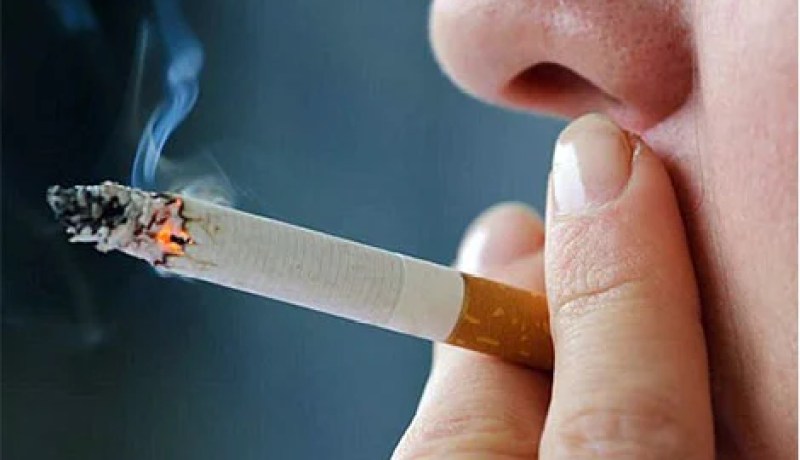 غرامة مالية بـ 5000 دج للمدخّنين في الأماكن العمومية