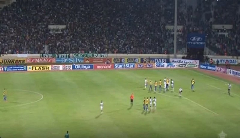 بالفيديو حارس مغربي ينقذ مرمى بطريقة الكونفو