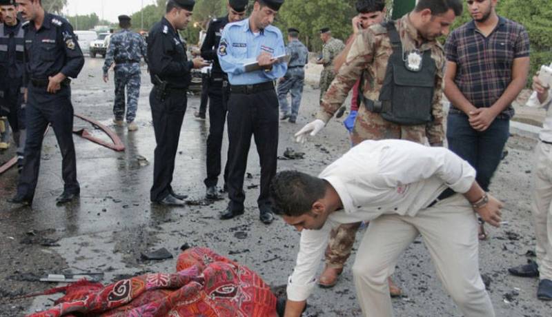 مقتل 17 شخصا في تفجير قنبلتين أمام مسجد بشرق العراق