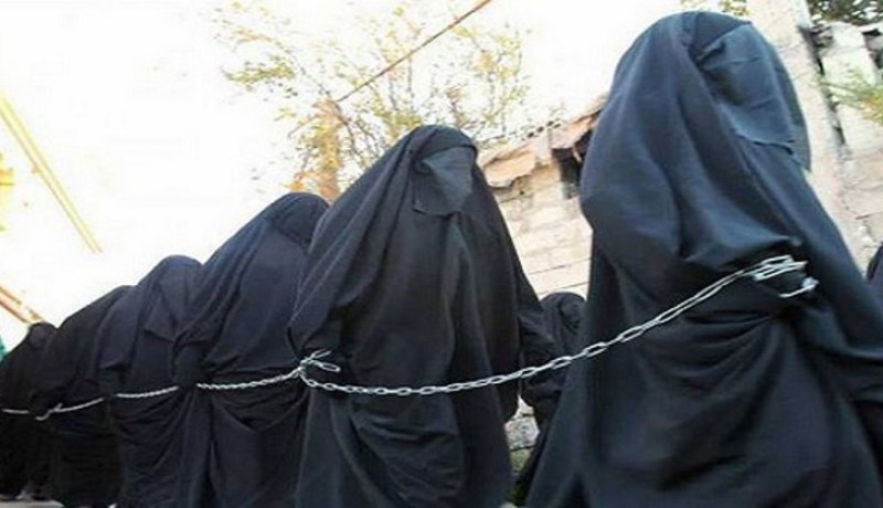 مواطن يحرر 300 امرأة وطفل من قبضة داعش