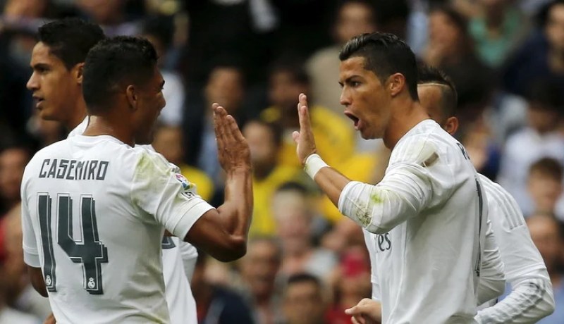 ريال مدريد يفوز على بالماس وينفرد بالصدارة