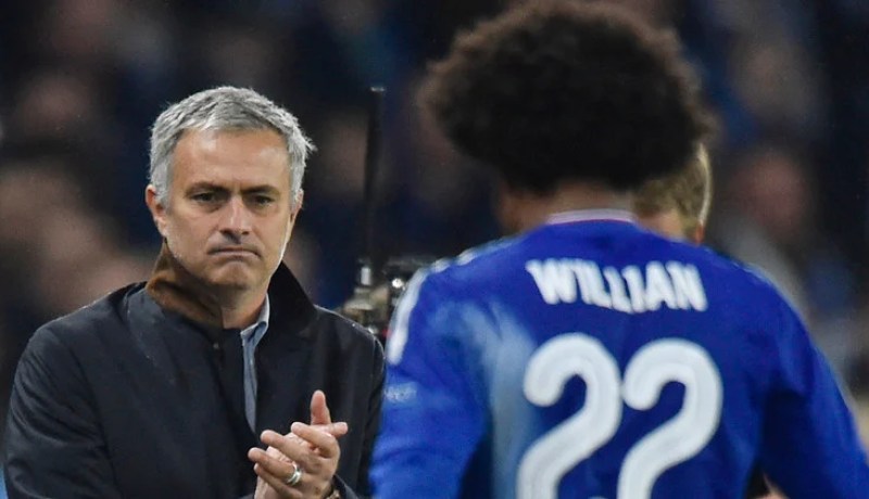 هدف برازيلي ينقذ مورينيو