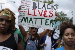 احتجاجات بعد تبرئة شرطي أمريكي أبيض قتل صبيا أسود بنيويورك